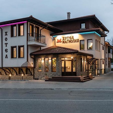 Семеен Хотел Магнолия Kazanlŭk Exterior foto